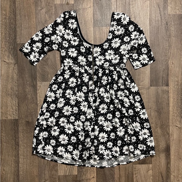 Monteau Floral Black & White Short Sleeve Dress Size S - Picture 10 of 10
